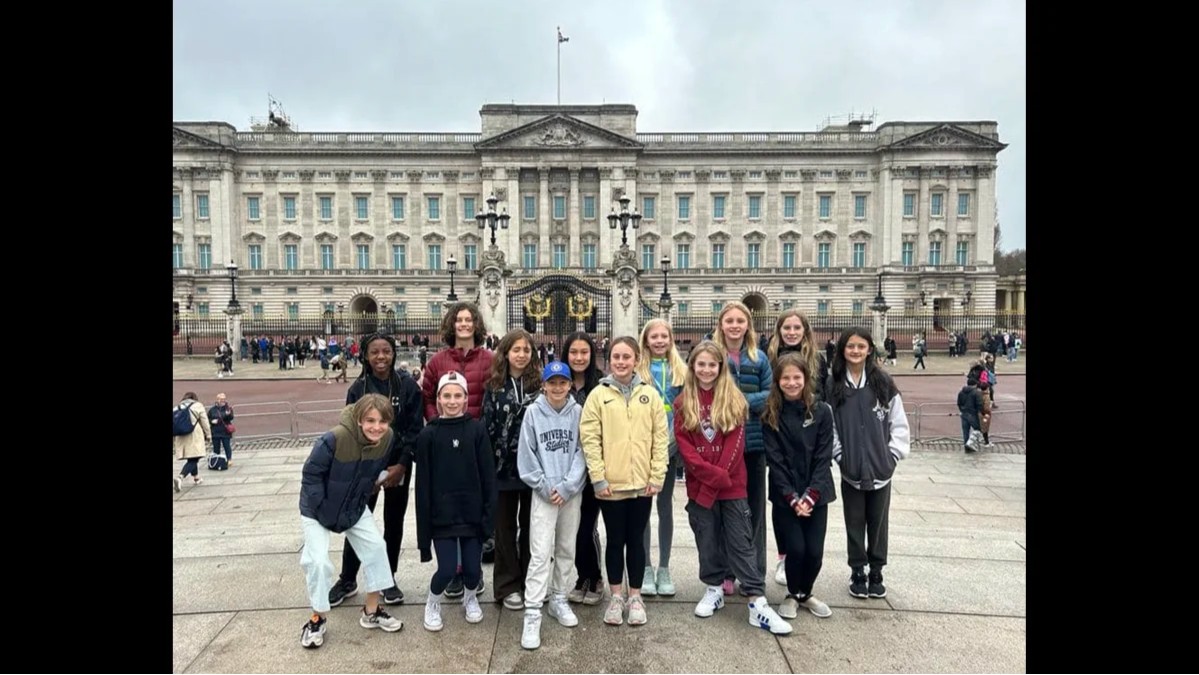 A group of young Storm soccer players pose in front of Buckingham Palace during a trip to London 1